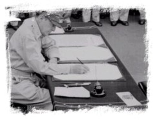 Japón capitula frente los norteamericanos.