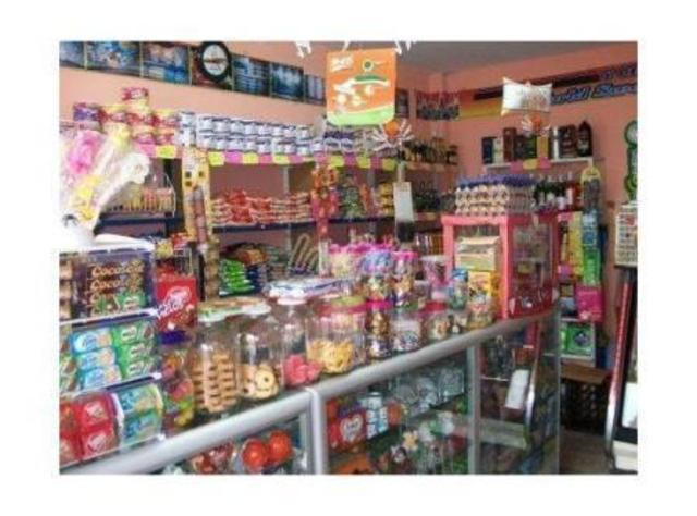 a trabajar en una cigarrería como domiciliario