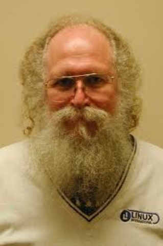 Jon Hall Linux Internacional