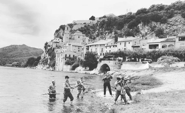 El ejército popular cruza el río Ebro/ Batalla del Ebro