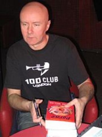 Nace en Leith, Edimburgo el escritor escoces Irvine Welsh
