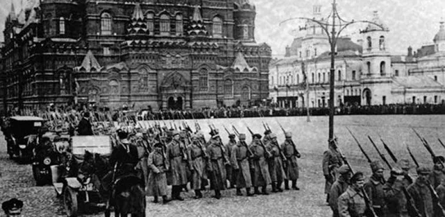 Incorporaron al ejército en la revolución