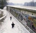 building the berlin wall