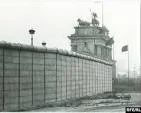 Building the berlin wall