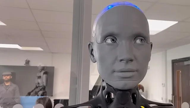 Robots humanoides con IA como Ameca generan conversación natural en tiempo real
