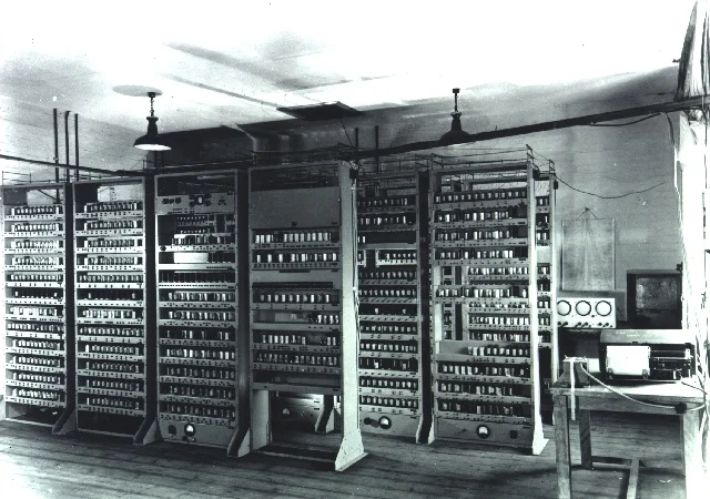 Proyecto EDSAC (Electronic Delay Storage Automatic Calculator)