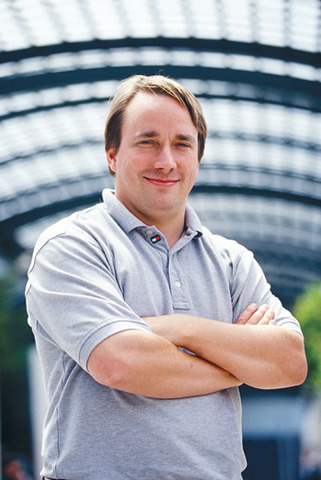 GMT, anunció este sistema en un envío a la red Usenet