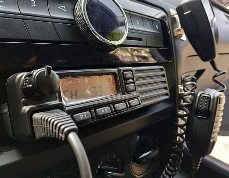 RADIOS MOVILES EN PATRULLAS POLICIALES