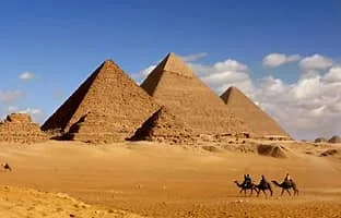 CONSTRUCCIÓN DE LAS PIRAMIDES DE GIZA
