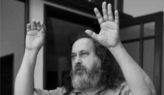 Stallman ve la necesidad de modificar el codigo fuente.