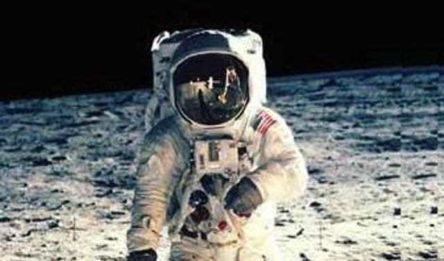 Primeros pasos del Hombre en la luna