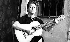 Se consolida como compositora de valses, marineras, tonderos y otras formas criollas.  Introduce cambios en la música criolla con letras más poéticas y arreglos innovadores.