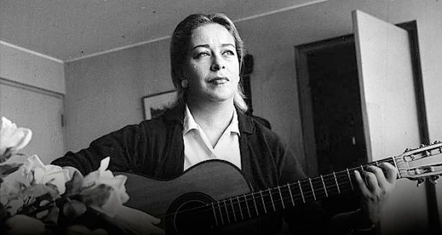 Viaja y actúa en varios países de Europa y América Latina.  Su música se vuelve más reflexiva y social, con canciones dedicadas a personajes como Violeta Parra y Javier Heraud.