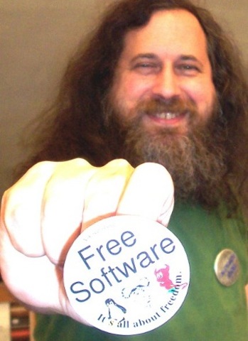 Richard Stallman funda la Free Software Foundation.