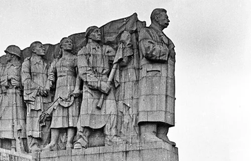 Stalin Monument (Socialistisch realisme en Nationaalsocialisme)