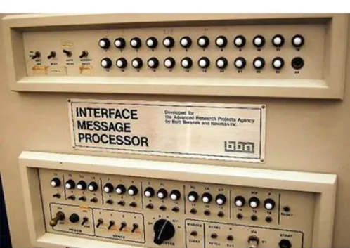 Primera comunicación a través de ARPANET