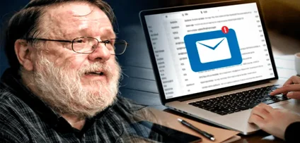 Se envió el primer correo electrónico.