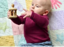 voorwerp van ene hand naar andere hand ronddraaien