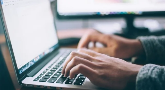 4.	EDUCACIÓN EN LÍNEA (AÑOS 2000)