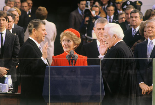 Ronald Reagan, 73, takes oath for second term as 40th President