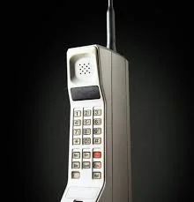 Nacen los Teléfonos Celulares