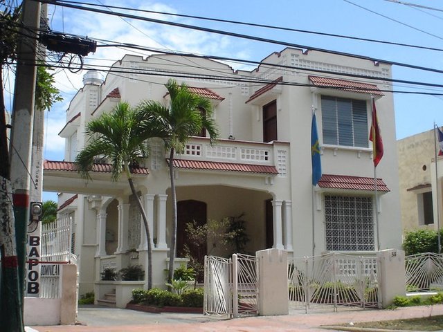 Casa ubicada en la Av. Bolivar en el sector de Gazcue.