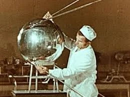 La URSS pone en órbita el primer satélite artificial: Sputnik 1