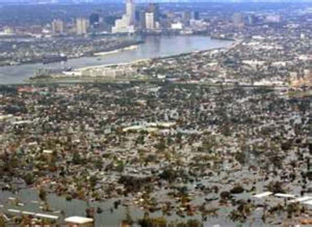 Hurricane Katrina kills nearly 2000 people in the Gulf of Mexico