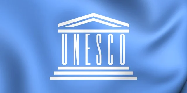 2002 - UNESCO y los "Recursos Educativos de Libre Acceso"