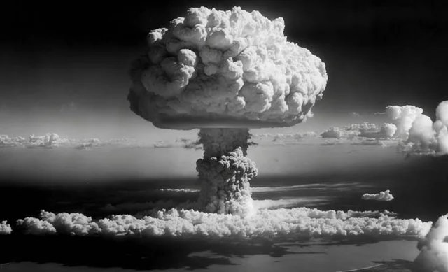 Den første atombomben