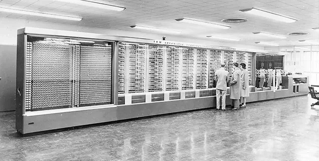 Howard Aiken junto a IBM construye la primera computadora electromecánica.