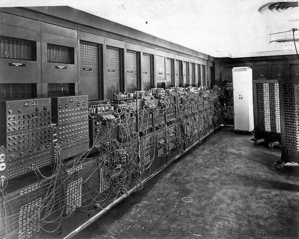 Se crea la maquina ENIAC: La primera computadora digital completamente electrónica.