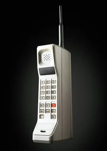 Primer telefono movil de la epoca moderna