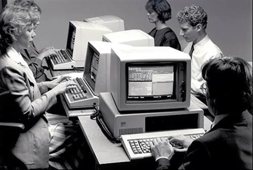 1980s – Nace el Internet moderno