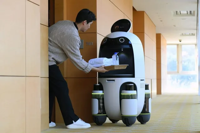 Años 2000 en adelante - Avance de la inteligencia artificial y los robots de servicio