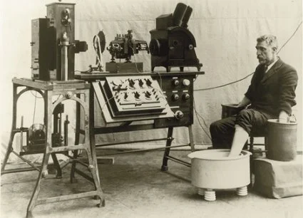 Primer electrocardiograma en una persona.