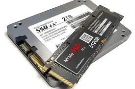 SSD (Solid State Drive)