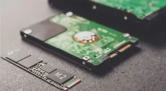 SSD (Solid State Drive)