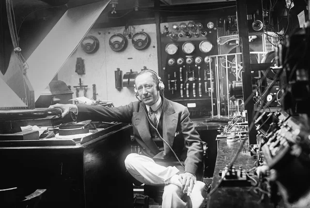 1920s–1930s: Radio y Cine Educativo
