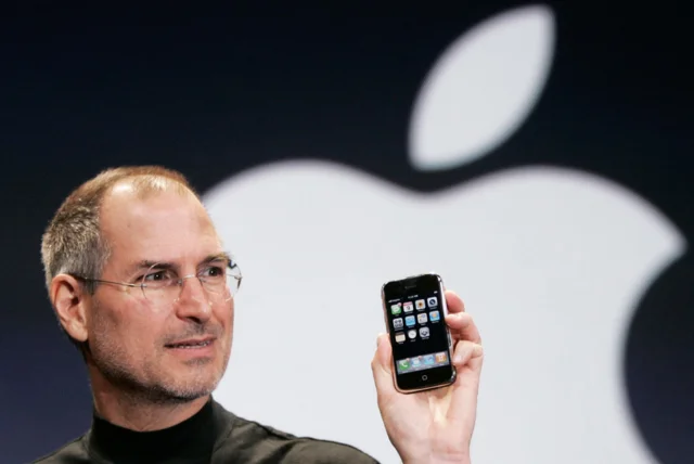 APPLE LANZA EL IPHONE