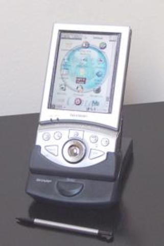 El 14 de marzo de 1994, se lanzó Linux 1.0.0, que constaba de 176.250 líneas de código.