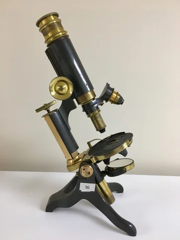 Uso de un Microscopio Monocular.