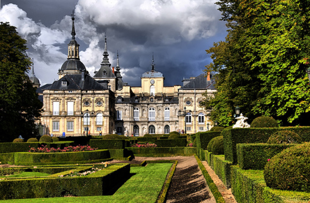 Inicio de las obras del Palacio Real