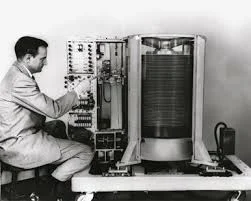 IBM presenta el primer disco duro
