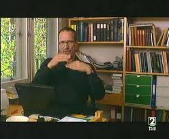 2003: Al final del año, la serie 2.6 del núcleo Linux es liberada, después de lo cual Linus Torvalds va a trabajar para el OSDL. Linux se usa más extensamente sobre sistemas integrados (embedded system).