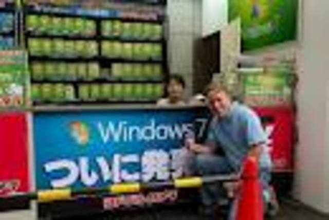 En mayo de 2011 Linus Torvalds anunció que la versión 3 contaría con soporte de más hardware y que sería la siguiente versión a Linux 2.6.39.