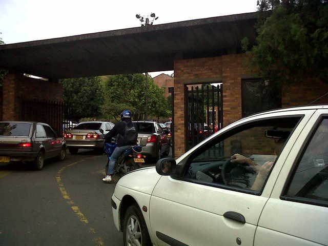 Entrando a la Pontificia Universidad Javeriana Cali
