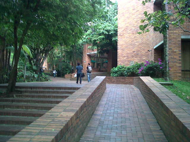 7:03am De camino a mi salón de clases