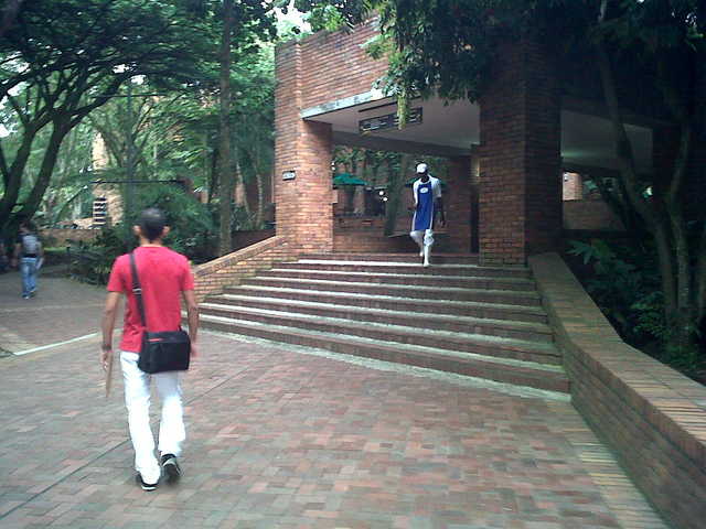 7:03am De camino a mi salón de clases