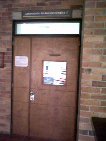 Finalmente llegue a mi salón de clases y para mi felicidad soy la primera.